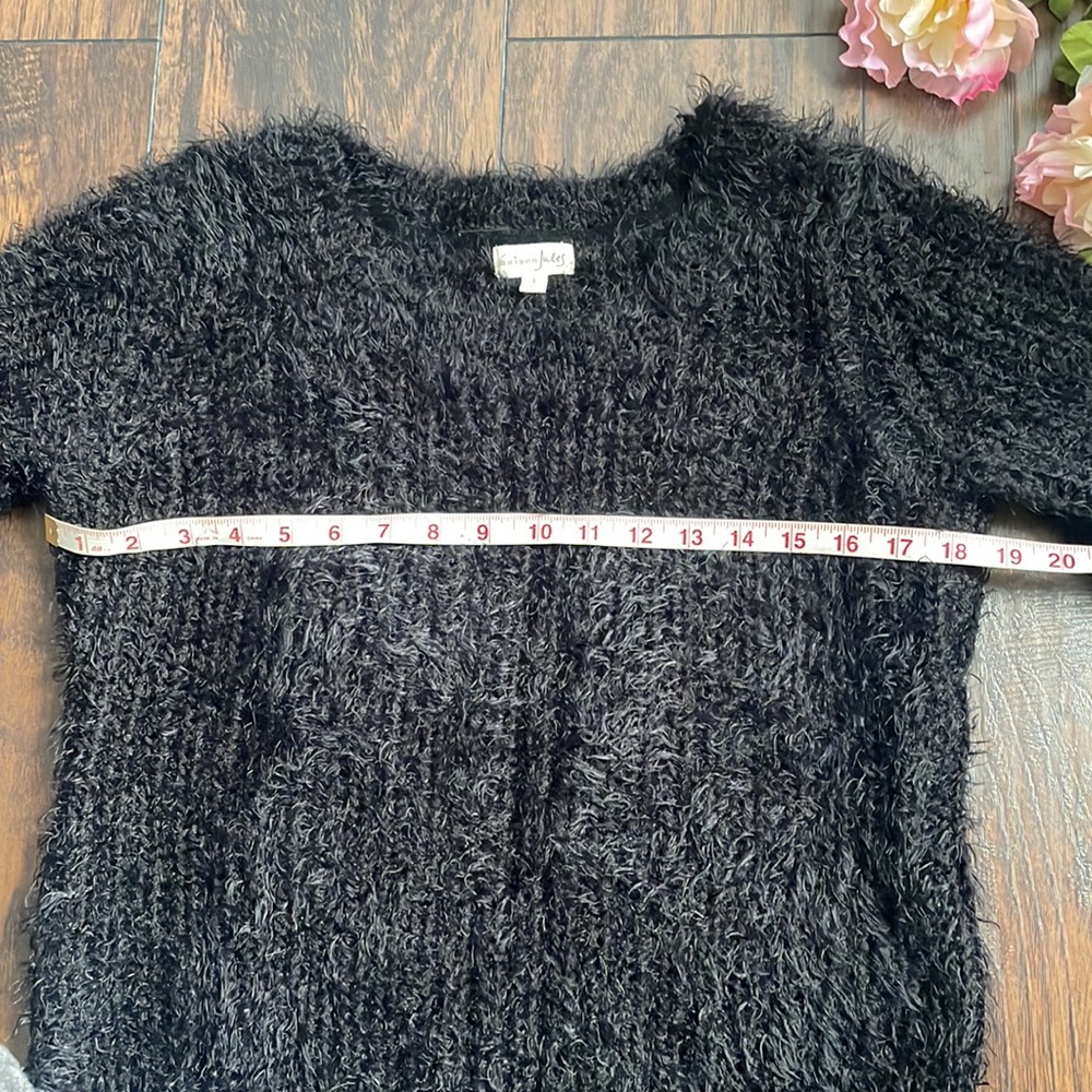 Soft cozy fuzzy sweater - Picture 4 of 6